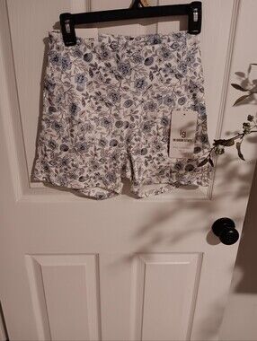 In Good State Blue & White Floral Stretch Athletic Shorts. Small NWT.